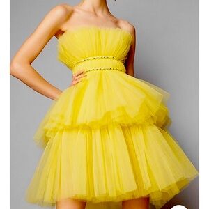 Beautiful yellow minidress